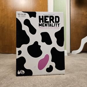 Herd Mentality: Udderly Funny Family Board Game | Easy & Fun for Big Groups of 4